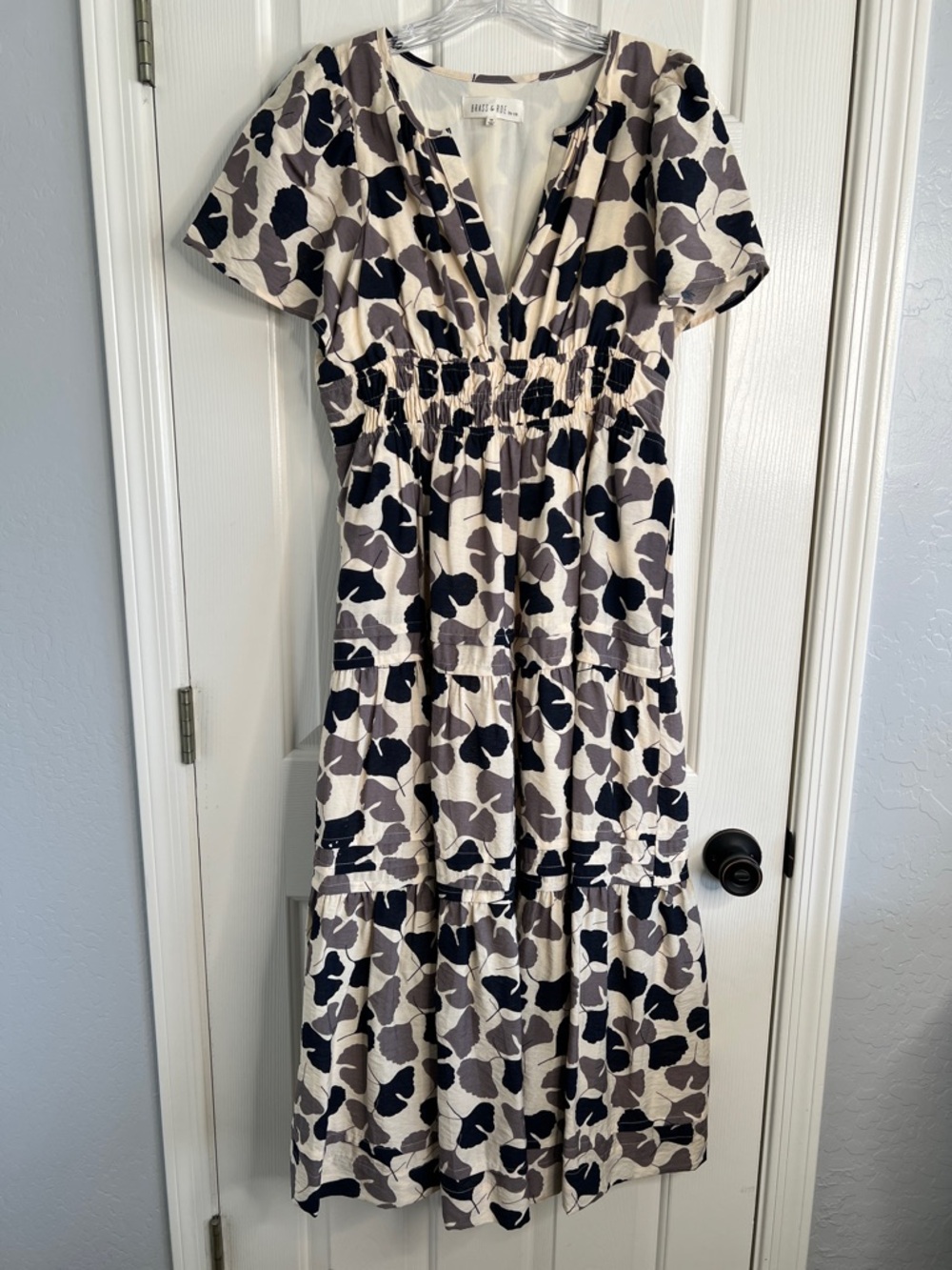 Brass & Roe maxi tiered dress leaf print cream black & gray size medium